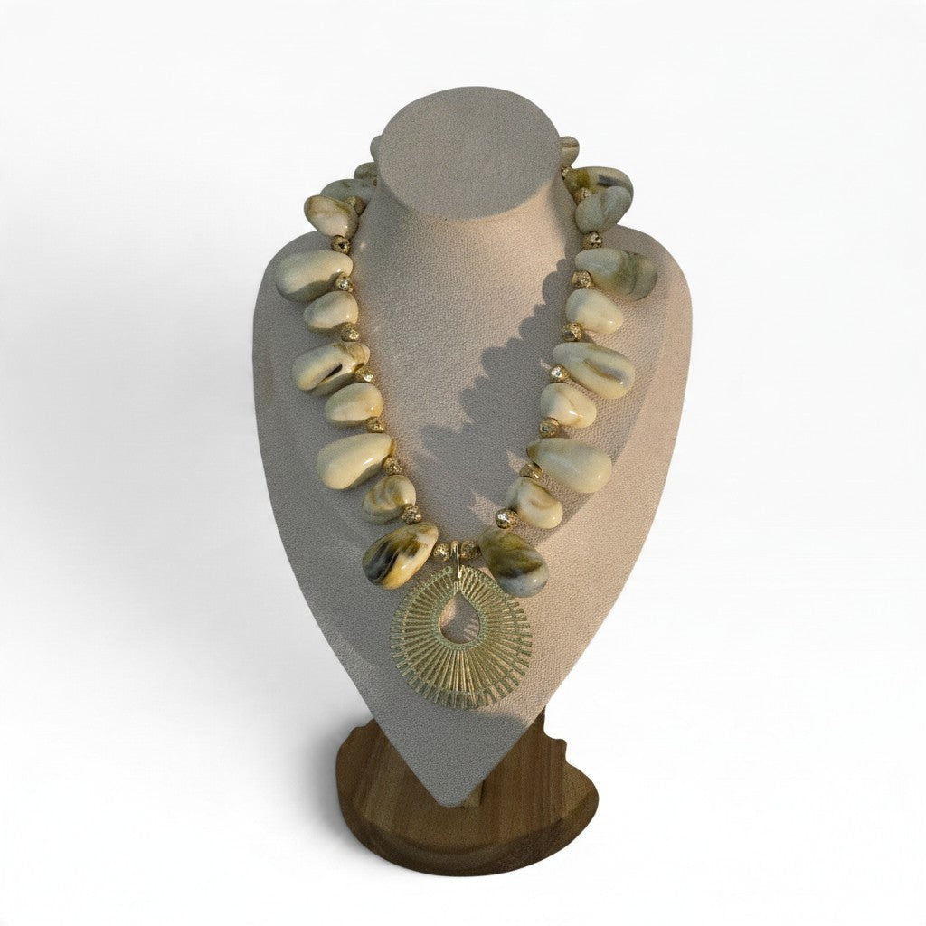 Solaya Sunburst Shell Necklace - ZOHARAS VOGUE