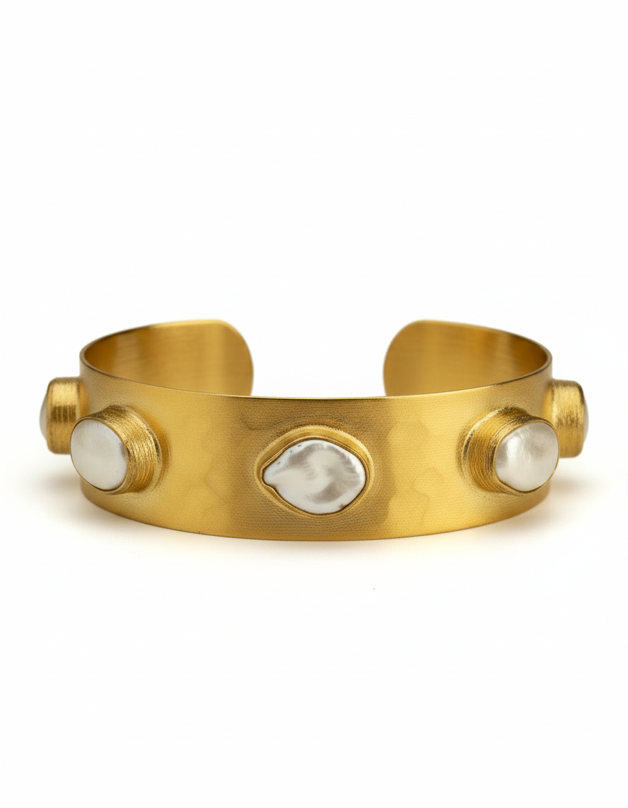 Gold Bracelet with drops of pearls