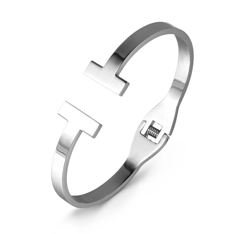 Vintage Script Bangle – 18k gold plated stainless steel cuff featuring a flower cross and customizable letter engraving. Rust-proof, adjustable, and durable with lasting shine. Perfect for everyday wear or as a gift, includes velvet pouch and care card.