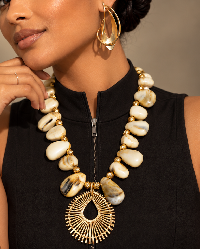 Solaya Sunburst Shell Necklace - ZOHARAS VOGUE