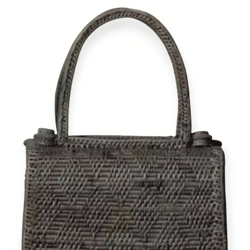Zara Smoke Bloom isn’t just a handbag—it’s a handcrafted heirloom rooted in tradition and bold enough for modern glam. Zoharas Vogue Collection 