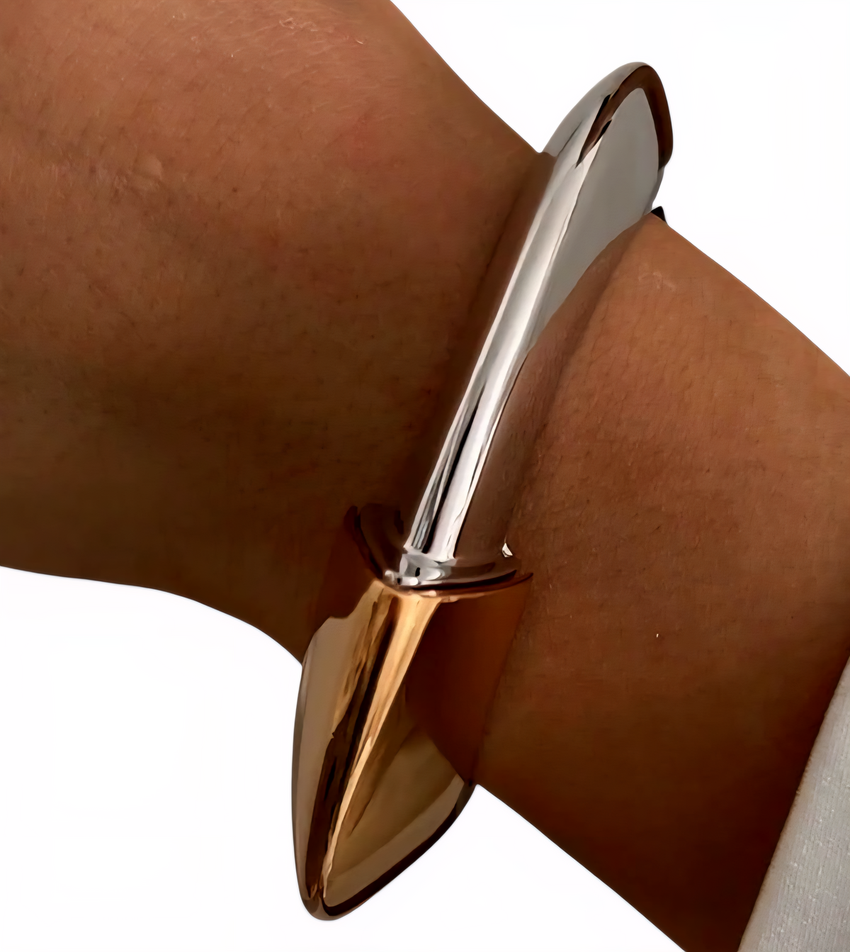 Zoharas Vogue Monarque Gleam Bangles — elegant gold bangle set with sculpted curves, styled on a velvet jewelry tray.
